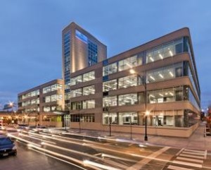 Phoenix-based Cole Corporate Income Trust Inc. recently purchased this building in Chicago./ Connor Steinkamp 