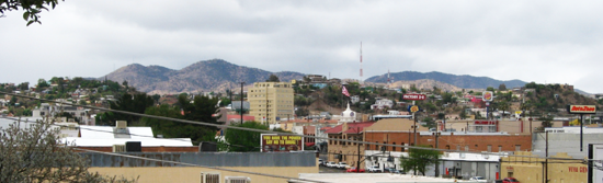 Downtown Nogales, Arizona and Nogales, Sonora / Ken Lund/flicker